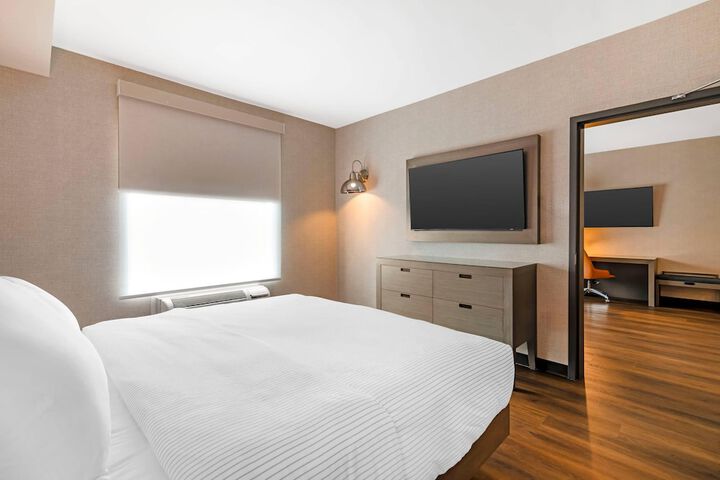 Cambria Hotel & Suites Plymouth