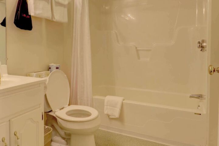 Room 25 of 104