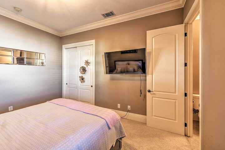 Near Wineries: Elk Grove Getaway w / Saltwater Pool