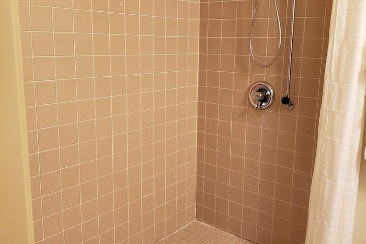 Room 13 of 34