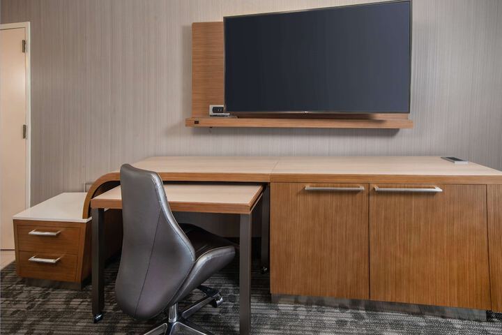 Room 11 of 28