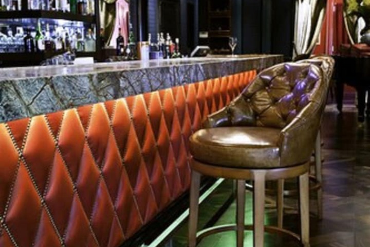 Lounge 54 of 61