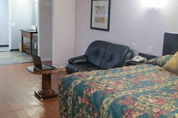 Room 10 of 40