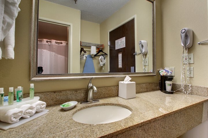 Room 14 of 33