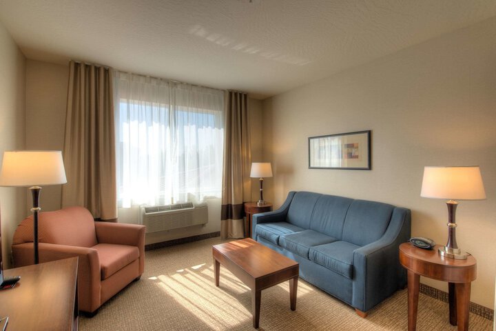 Room 6 of 28