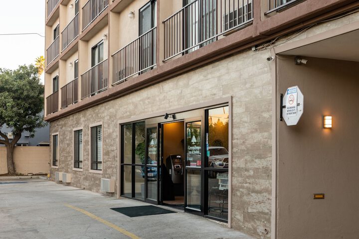 Hotel 2 of 83