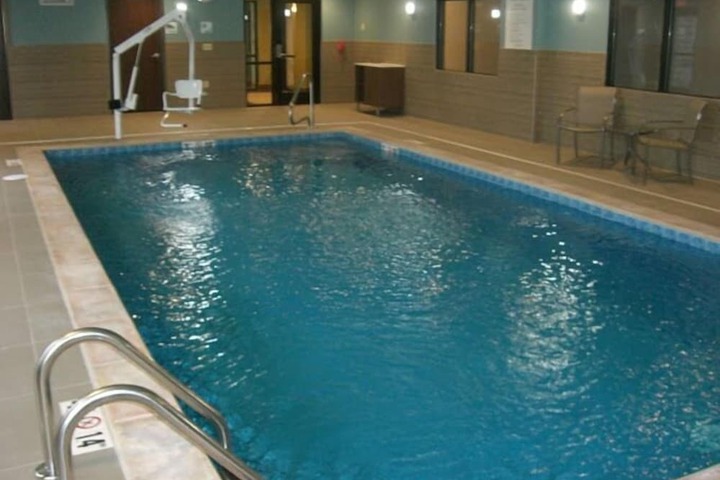 Holiday Inn Express & Suites Uniontown by IHG