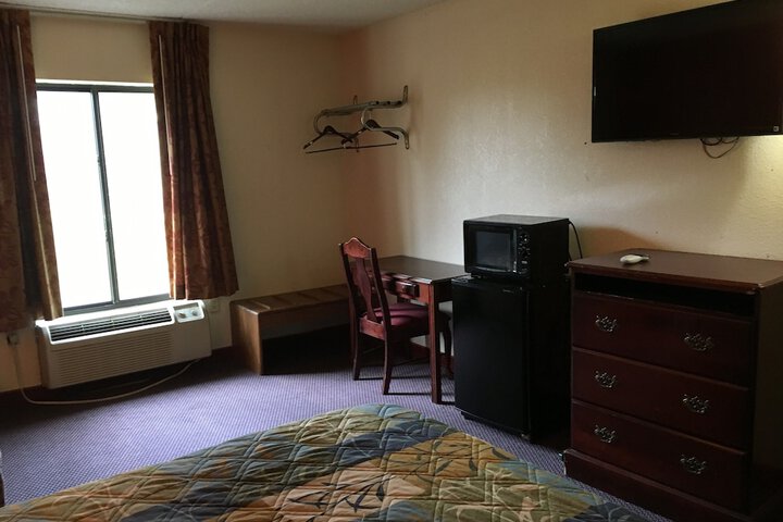 Room 8 of 11