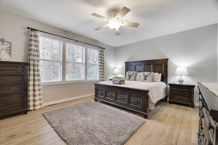 The Nest at Pinecrest by Avantstay Spacious Deck Game Room, Fire Pit