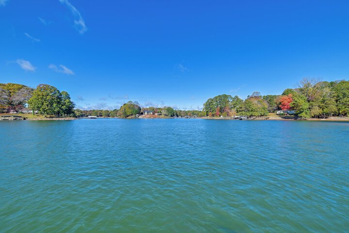 Spacious Lake Norman Retreat w / Boat Ramp!