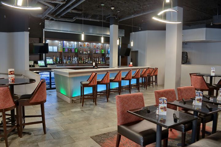 Lounge 66 of 72