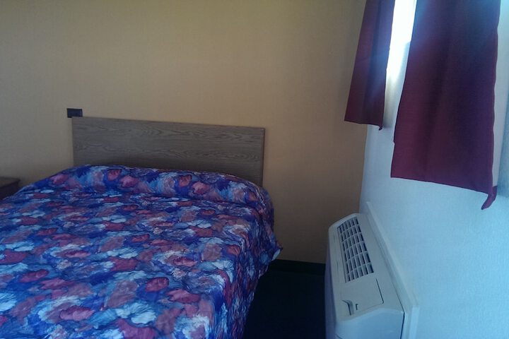 Room 10 of 18