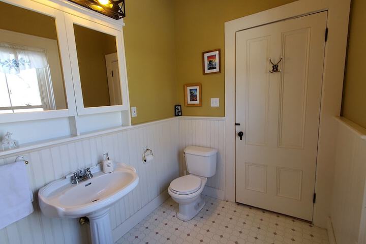 Room 10 of 32