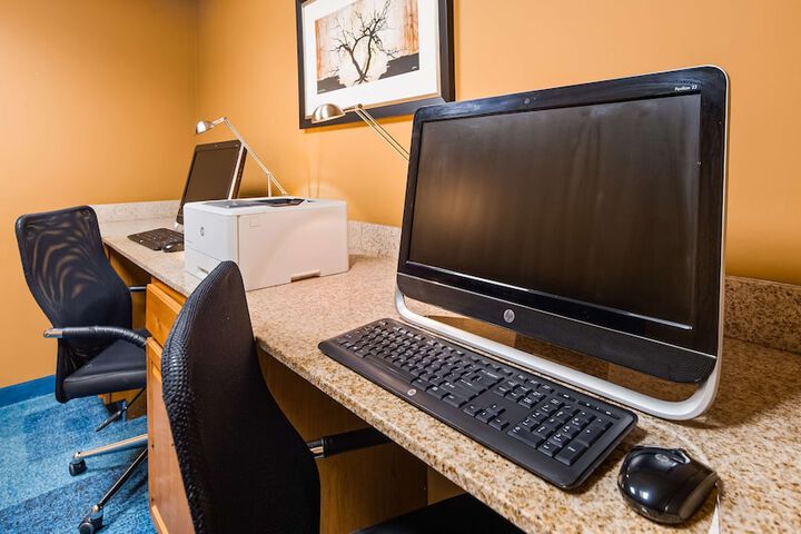 Business Center 31 of 31