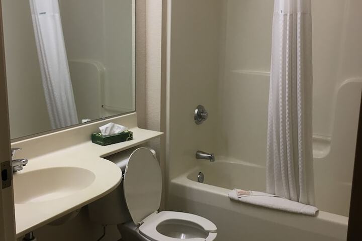 Room 32 of 53