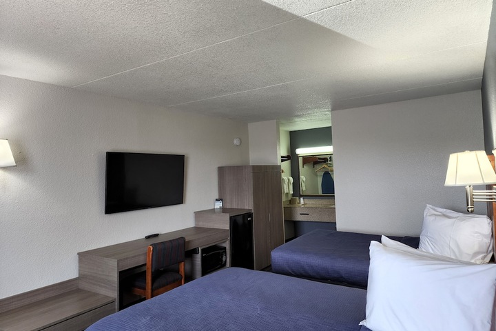 Room 13 of 36
