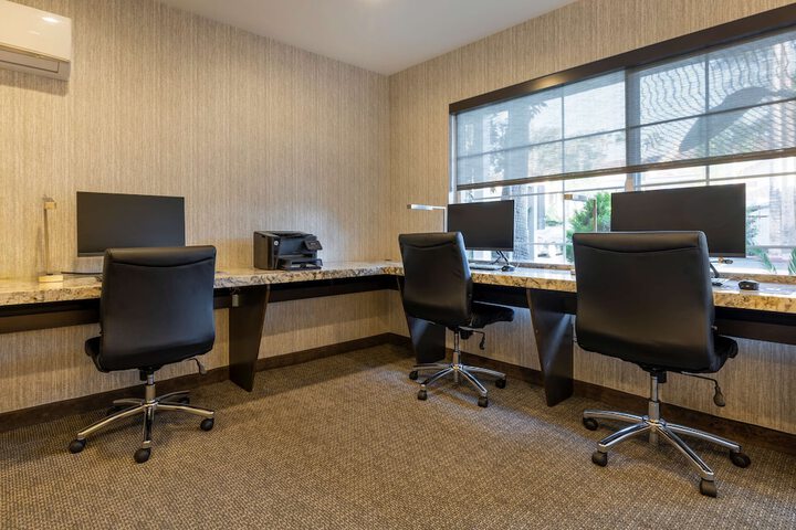 Business Center 39 of 40