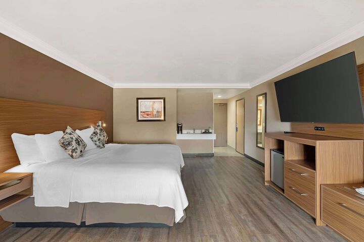 Best Western Plus Newport Mesa Inn