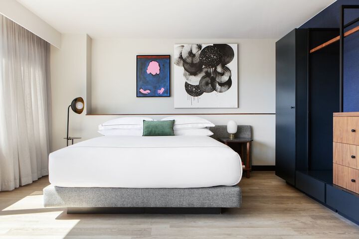 Room 53 of 95