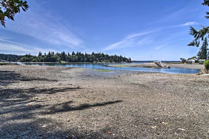 Waterfront Cabin w / Fire Pit in Gig Harbor!