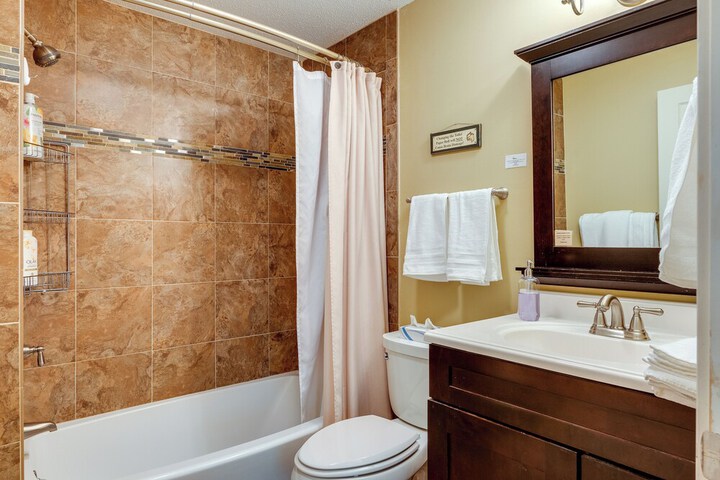 Bartlett Townhome w / Balcony: 1 Mi to Ski Resort!