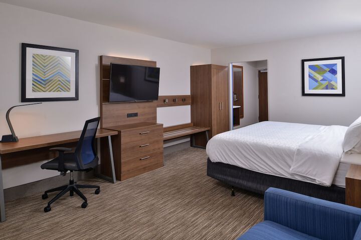 Holiday Inn Express & Suites Marshalltown by IHG