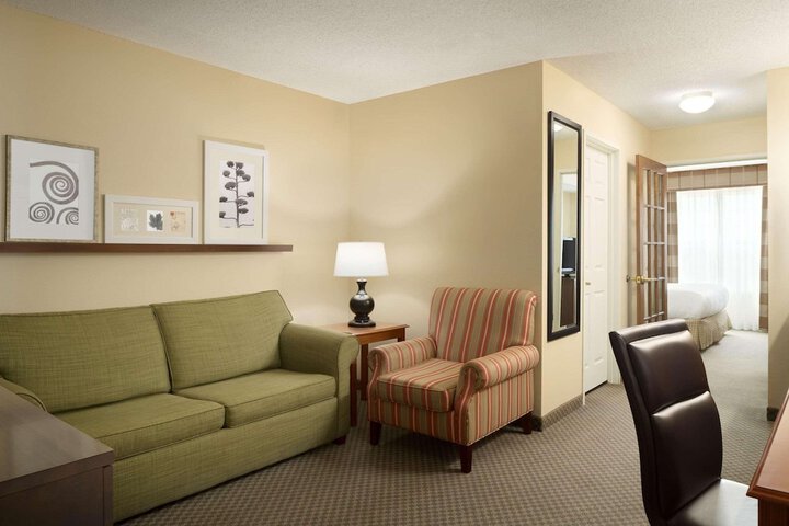 Country Inn & Suites by Radisson Grinnell, IA