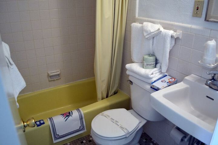 Room 9 of 38