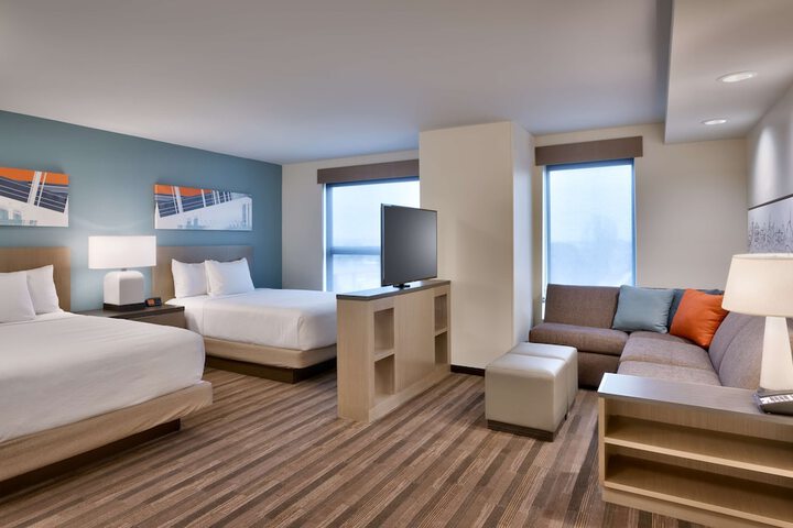 Room 9 of 39
