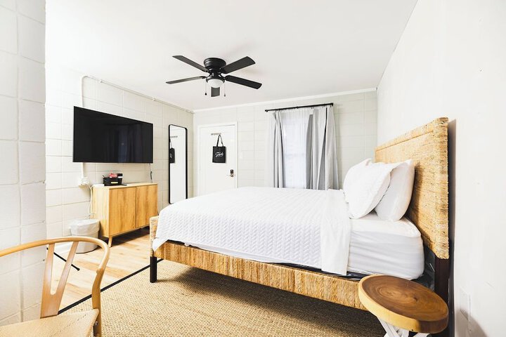 Room 17 of 28