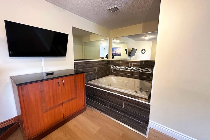Riviera Inn and Suites 1000 Islands