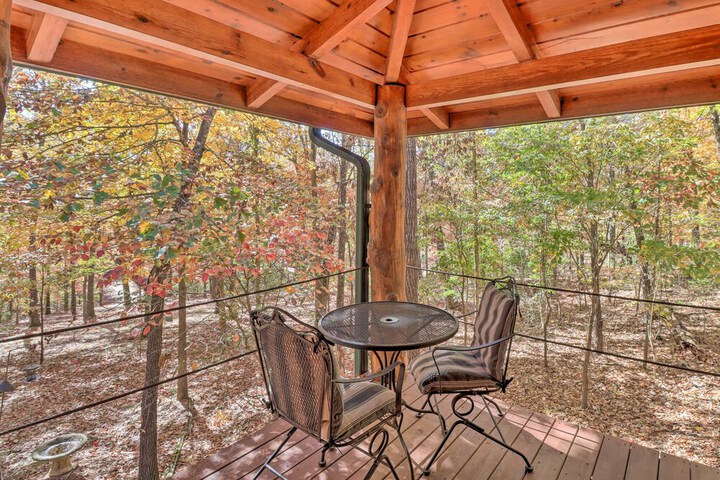 serenity Woods Cabin w / Hot Tub & Fire Pit
