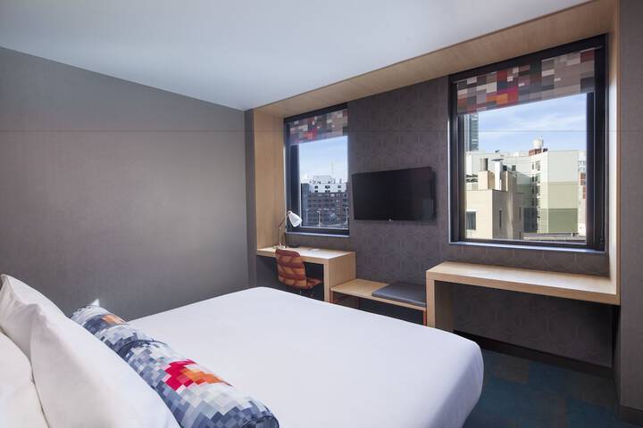 Aloft by Marriott Long Island City-Manhattan View
