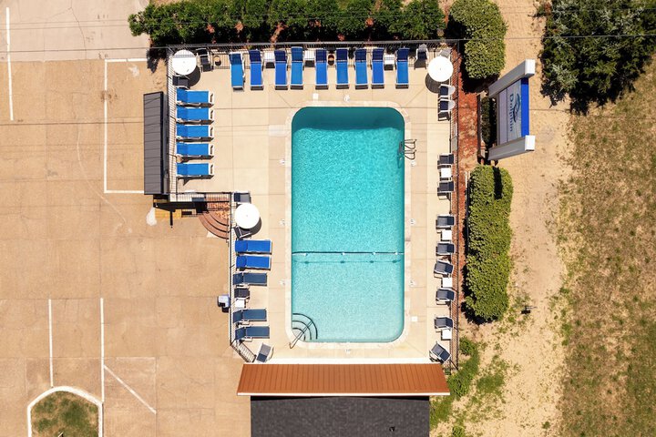 Pool 10 of 65