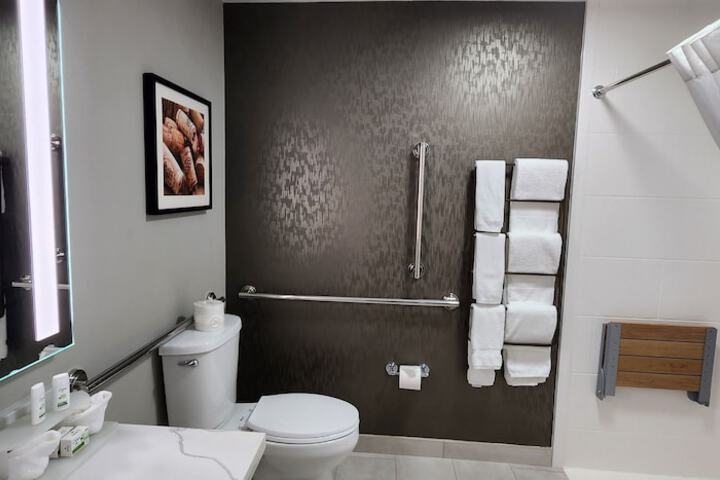 Room 43 of 97
