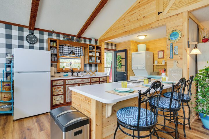 Oak Island Vacation Rental w / Decks Walk to Beach