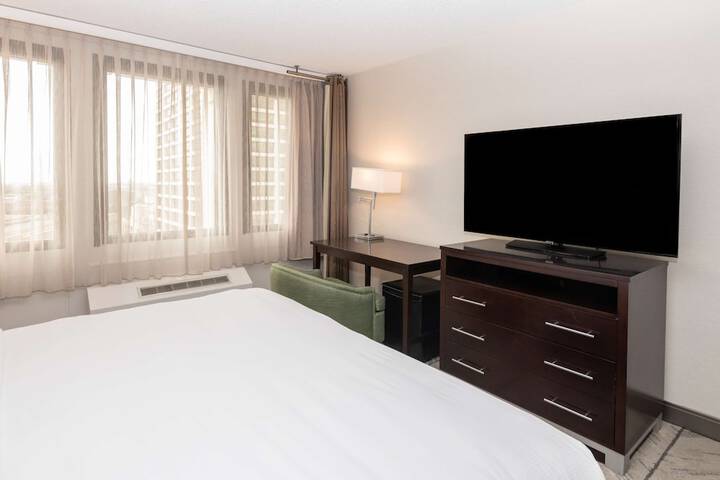 DoubleTree by Hilton Newark Penn Station