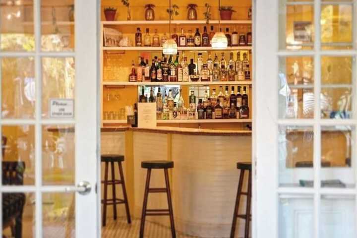 Peninsula Bed & Cocktails