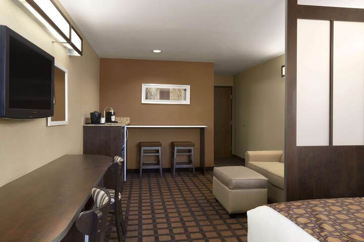 Room 6 of 13