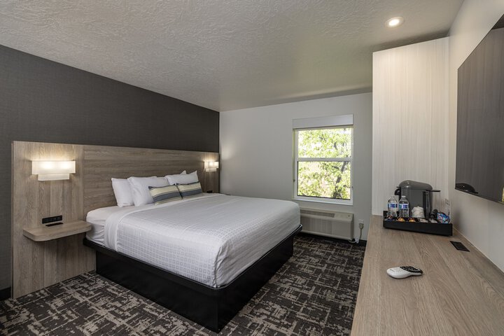 Room 8 of 18