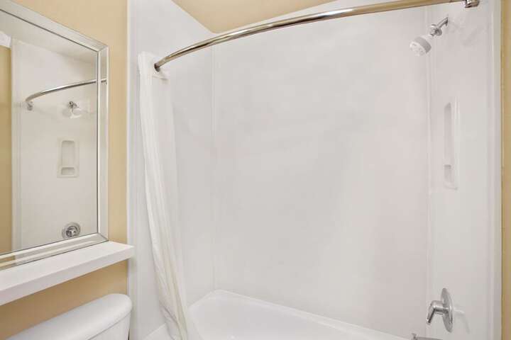 Room 6 of 18