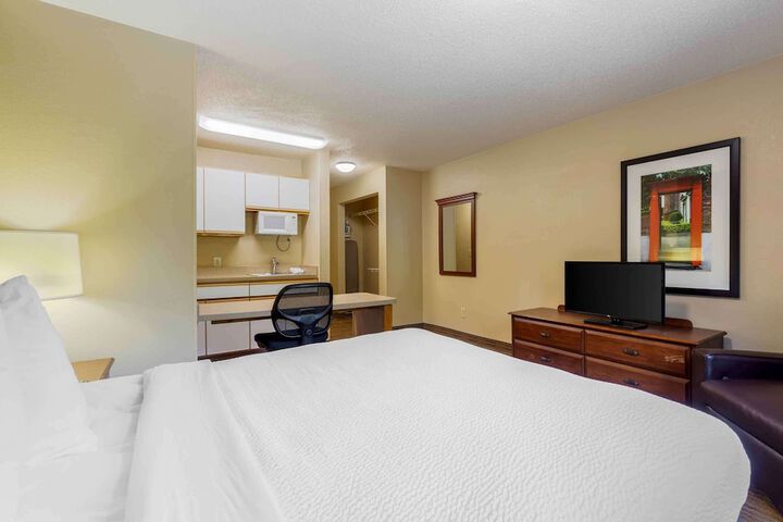 Room 13 of 25