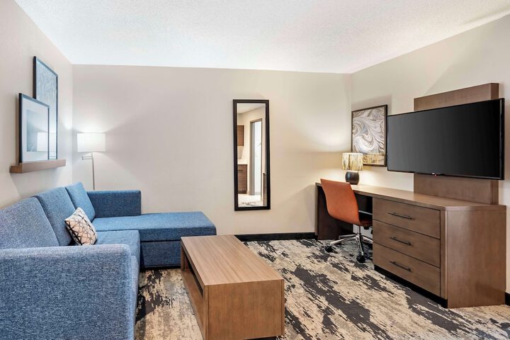 Best Western Plus Bourbonnais Hotel & Suites
