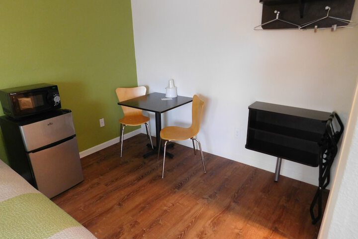 Room 25 of 38