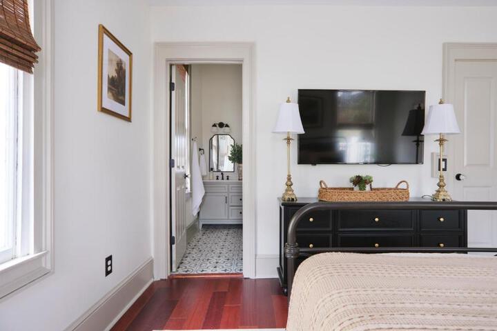 111 Waldburg street Beautifully Renovated Historic 5 bedroom 5 bath
