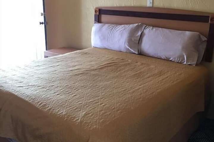 Sky Ranch Inn