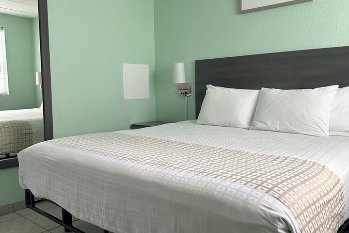 Royal Canadian Motel