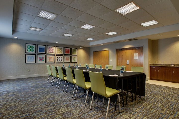 Holiday Inn Express & Suites Morris by IHG
