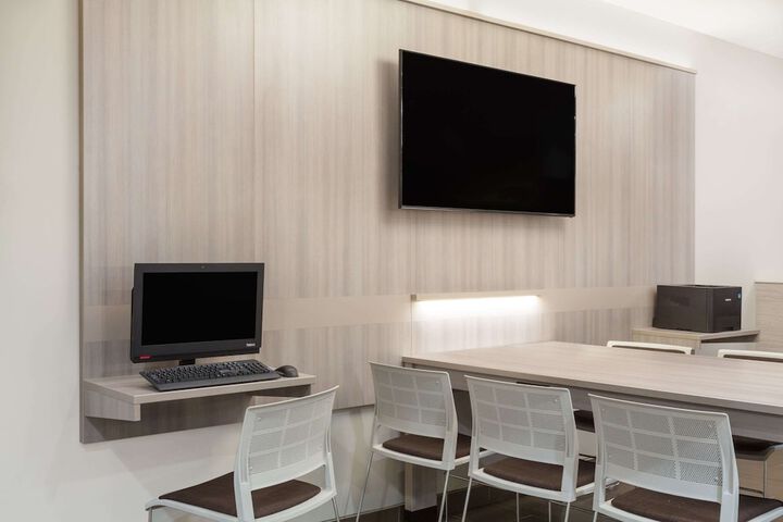 Business Center 33 of 33