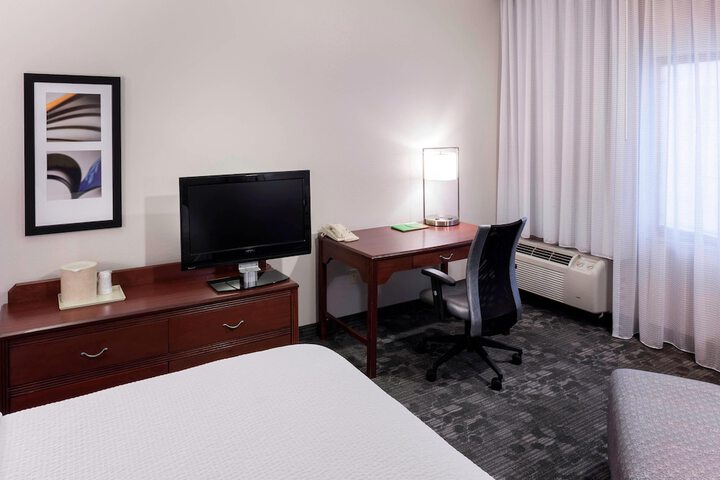 Room 11 of 32
